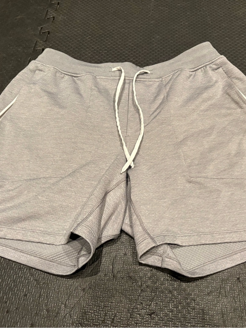Lululemon men T.H.E. Short 7" Mesh Liner Graphite Grey Vapor Sz L